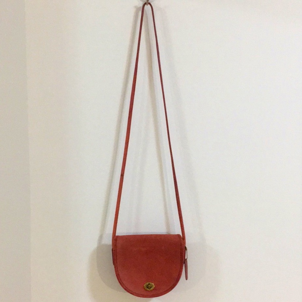 Red Vintage turn lock Coach saddle bag purse (Very worn)